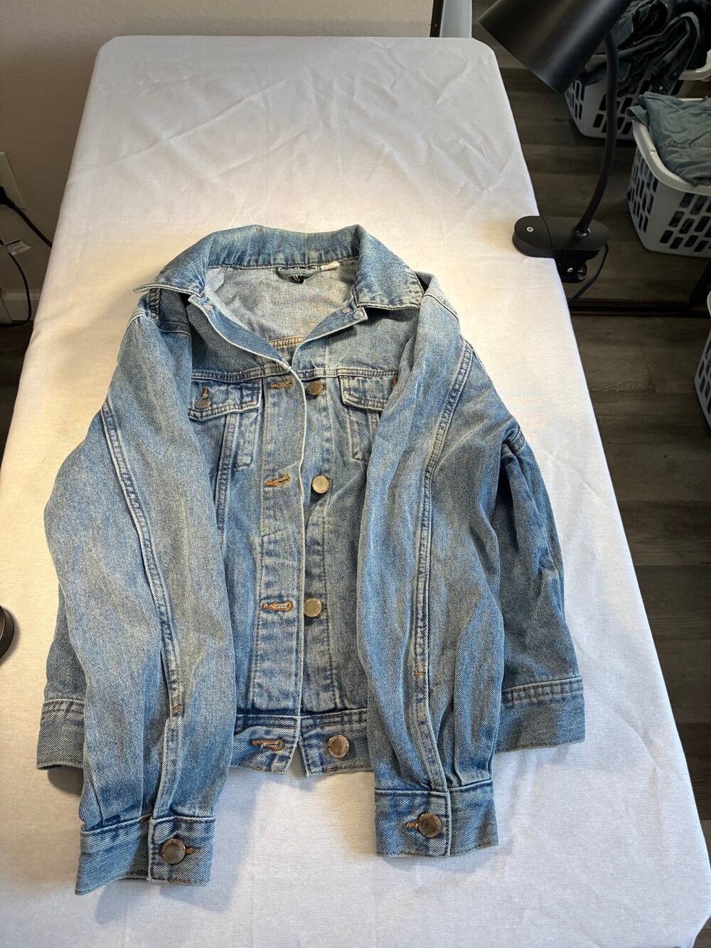 H&M Light Wash Denim Jean Jacket Size XS Vintage Style Y2K